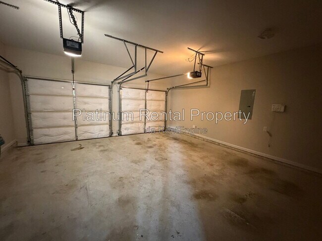 Building Photo - 5075 Rialto Way