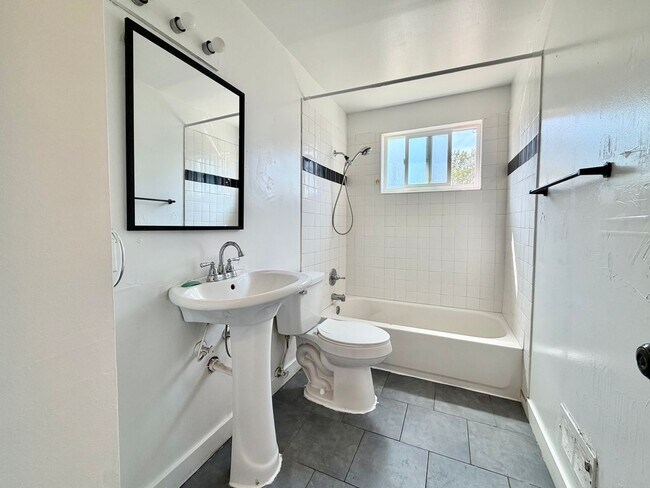 Building Photo - 9900 S Darin Dr