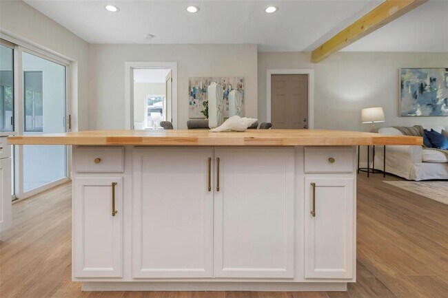 Building Photo - 245 Grove Cir N