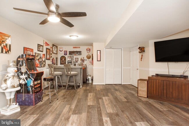 Building Photo - 8008 High Oak Rd