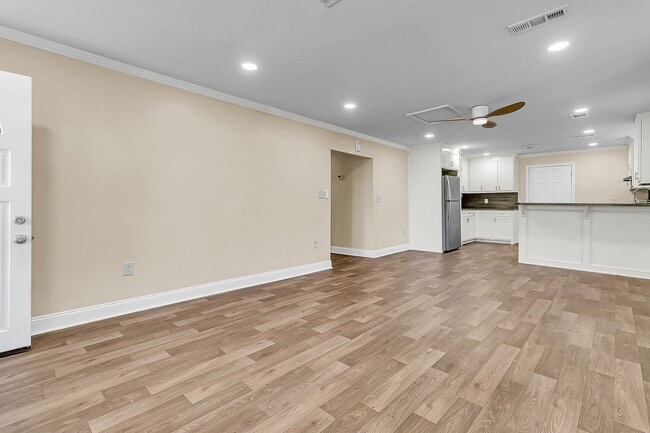 Building Photo - Tranquil Country Living on 2+ Acres — Spac...