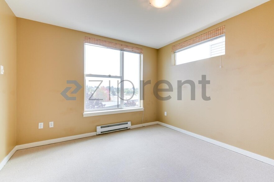 Building Photo - Unit 501