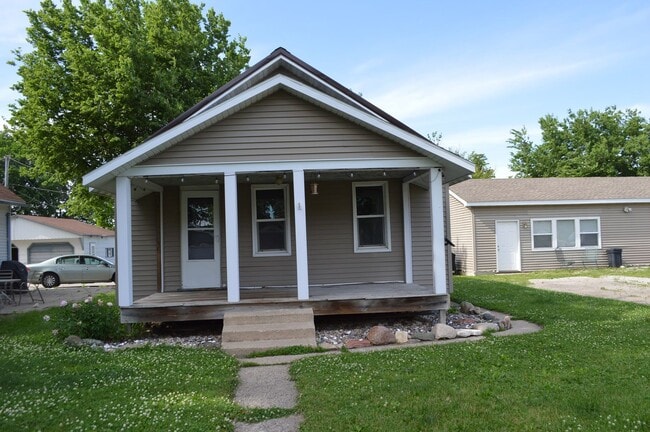 Building Photo - FOR RENT: 2 Bedroom house