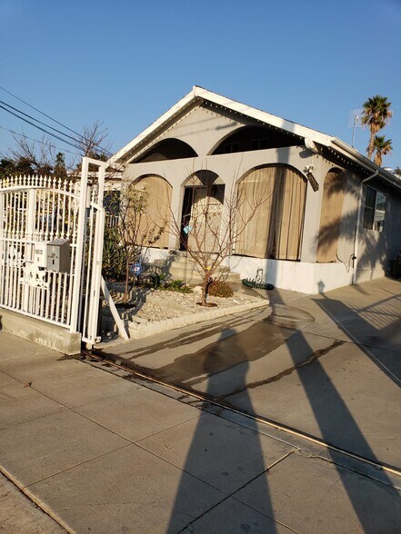 Building Photo - 10512 Plainview Ave