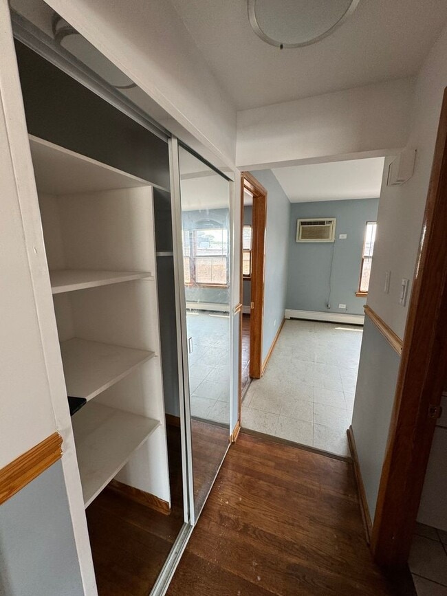Building Photo - 3014 W 59th St