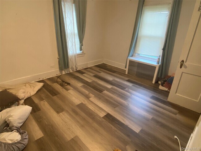 Building Photo - 7 Woods Pl