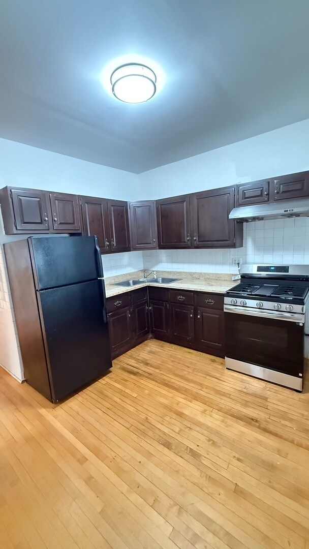 Building Photo - 3137 W 42nd St