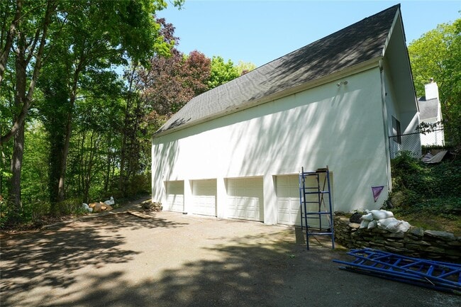 Building Photo - 246 Cleft Rd