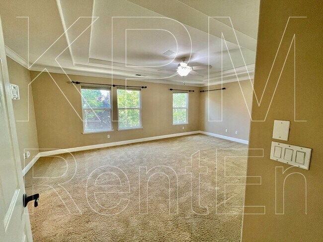 Building Photo - 5879 Riverbank Cir