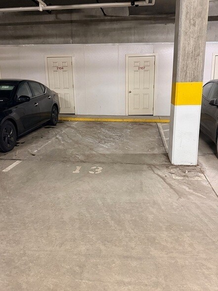 Building Photo - 2000 Davenport Ave