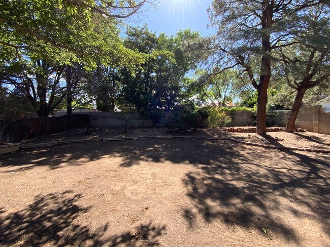 Building Photo - 3 Bedroom Single Story Home Near Juan Tabo...