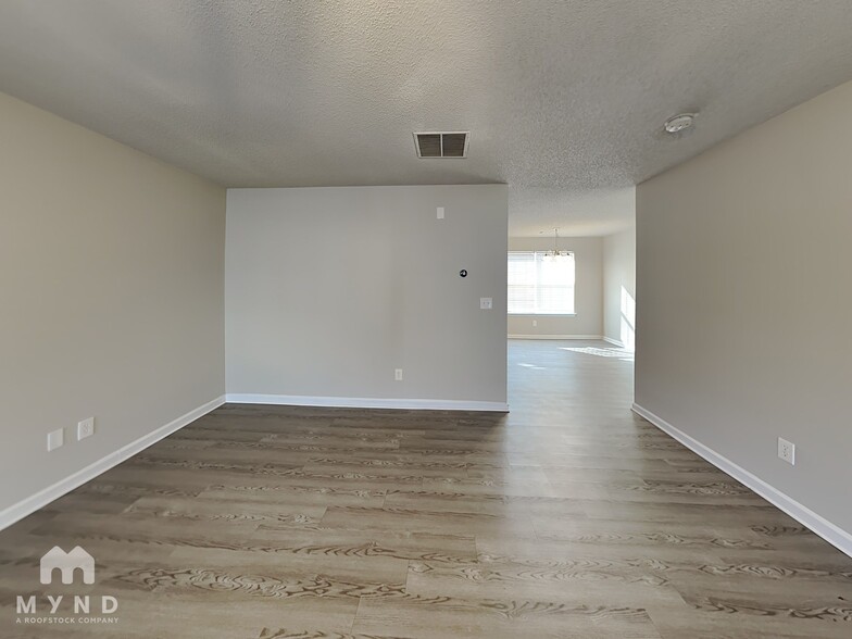 Building Photo - 6132 Hickory Ln Dr