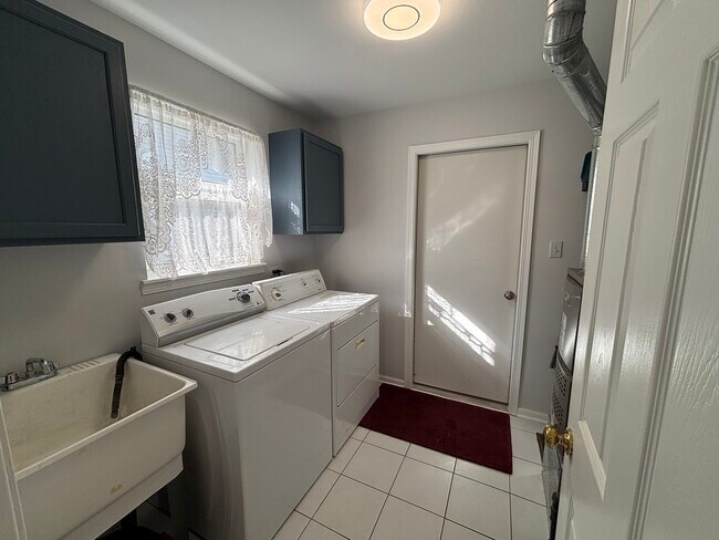 Building Photo - 1416 Finch Dr