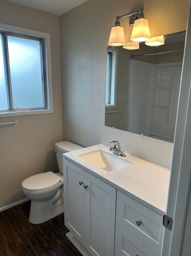 Building Photo - Unique 4 bed 1 1/2 bath duplex in Springfi...