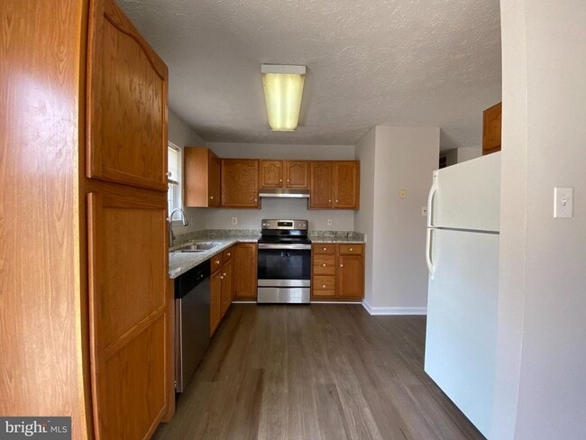 Building Photo - 4786 Calvert Dr