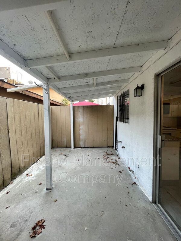 Building Photo - 3318 E Sierra Madre Ave