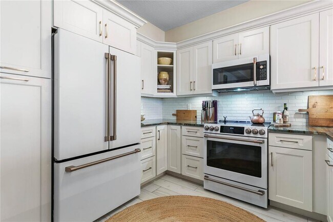Building Photo - 200 Ocean Crest Dr