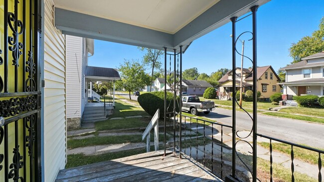Building Photo - NEW LISTING! 2 Bedroom home!