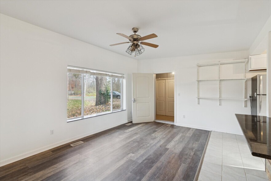 Building Photo - 671 W Clark Rd