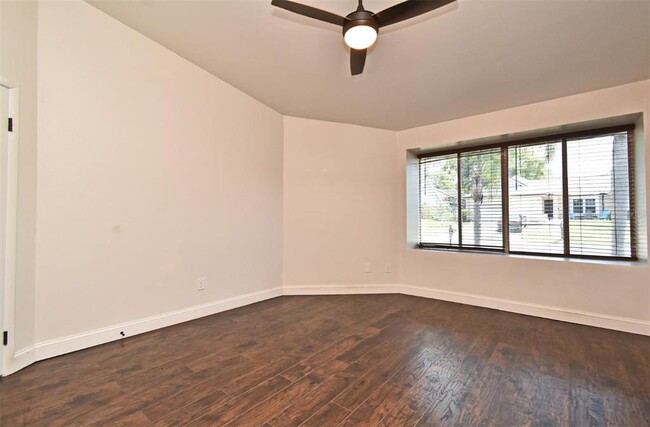 Building Photo - 1242 Ravida Woods Dr