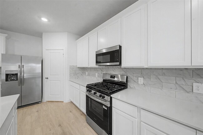 Building Photo - 4215 Camden Lakes St