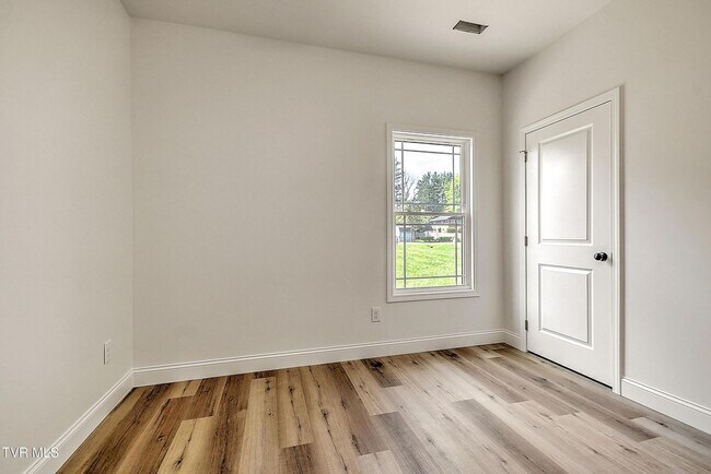 Building Photo - 703 Swadley Rd