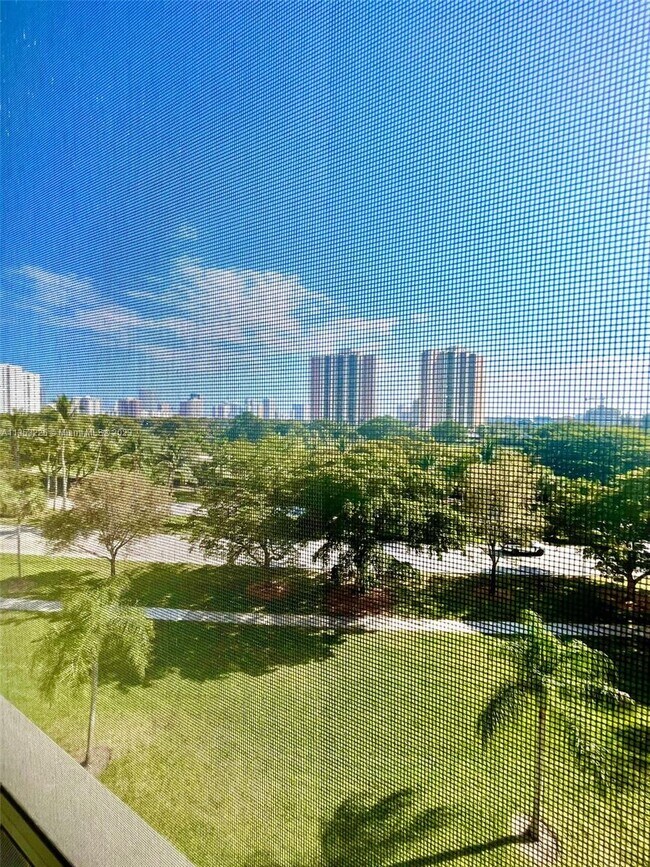 Primary Photo - 3101 N Country Club Dr