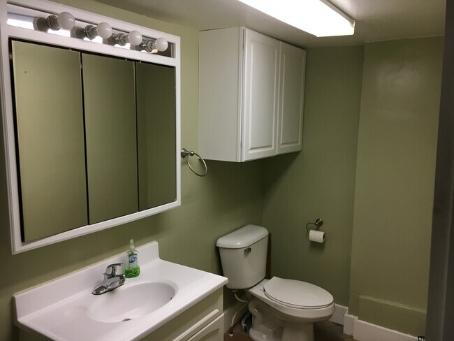 1/2 Bath - 17340 Oak St