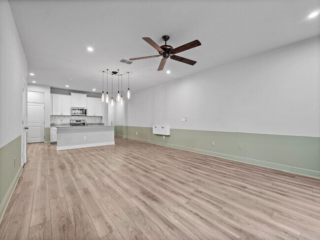 Building Photo - Stunning, 3-bedroom, 2.5-bath, townhome located in the highly desirable GATED resort community of...