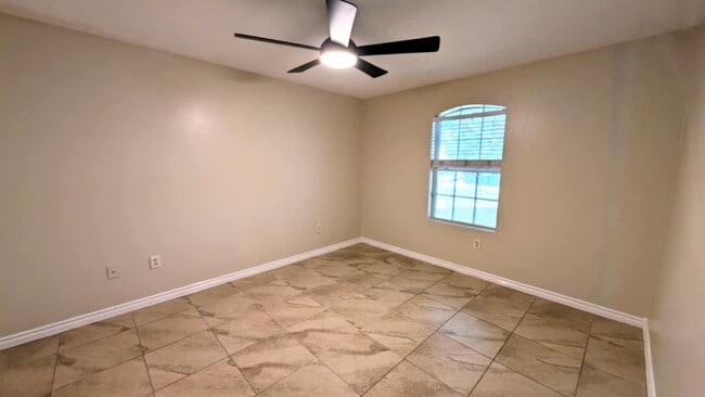 Building Photo - 10303 Dasher Dr