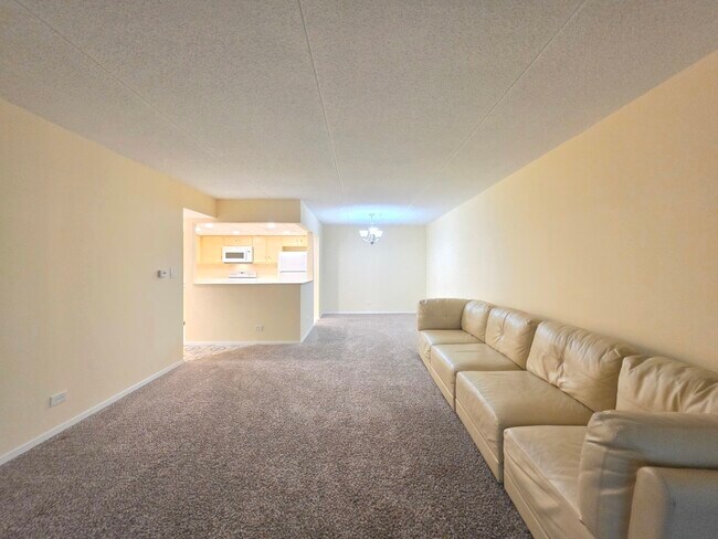 Building Photo - 350 Plum Creek Dr