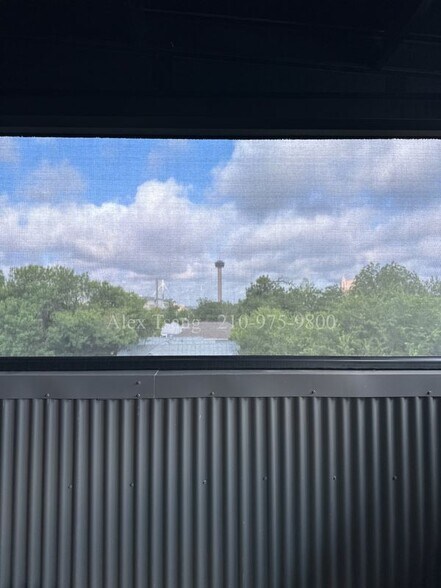 Building Photo - 811 Montana St