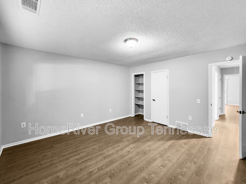Building Photo - 8701 Lathbury Pl N