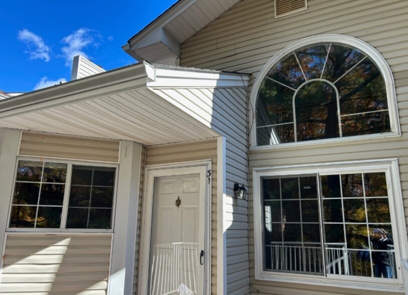 Building Photo - 31 Encampment Dr