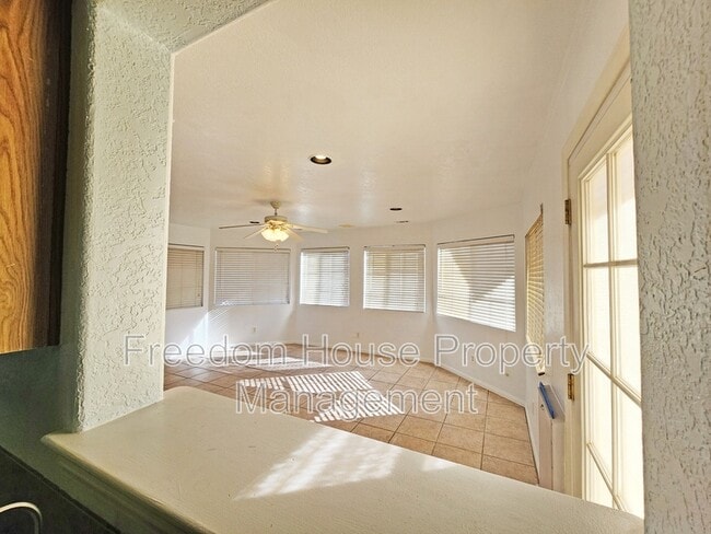 Building Photo - 2341 Yakima Ave