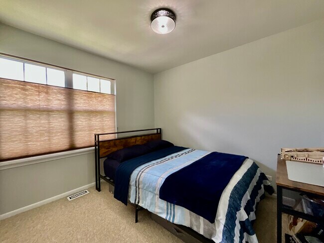 Building Photo - 547 Woodcrest Dr