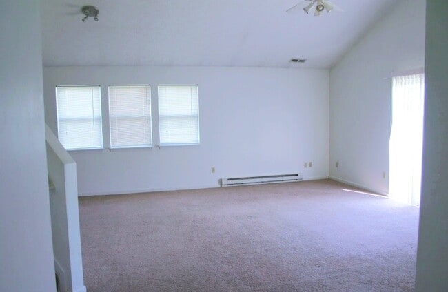 Building Photo - 2045 Rolling Meadows Ln