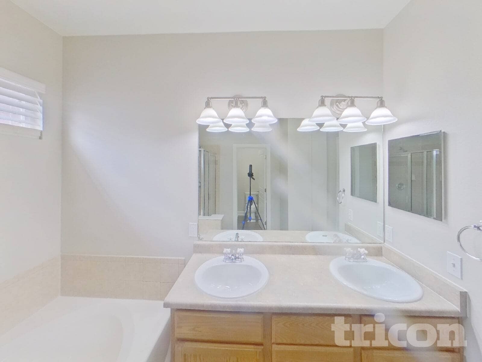 Building Photo - 2290 St Claire Dr