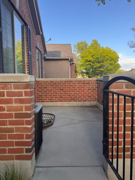 Building Photo - 5417 W Brentford Ct