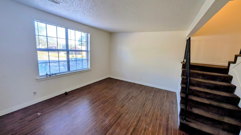 Building Photo - 2751 Park Dale Dr