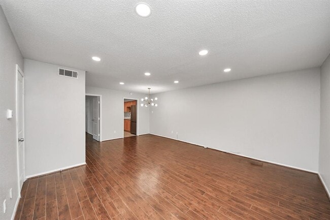Building Photo - 515 Tallowood Rd