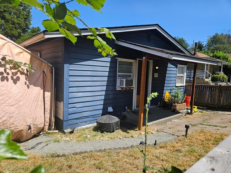 Building Photo - 708 -710 S Rose Street