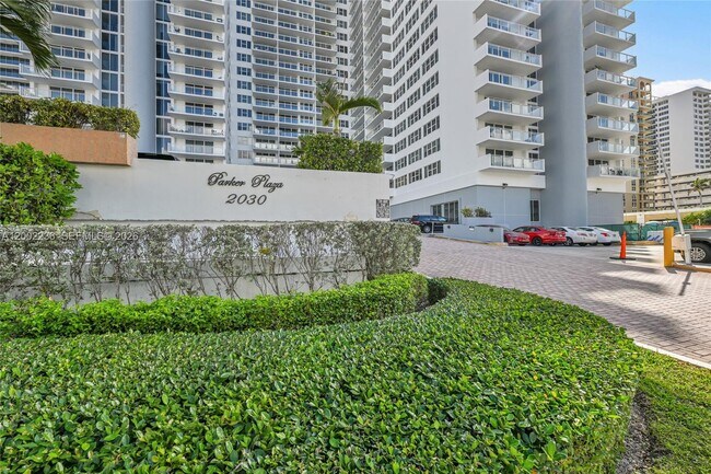 Building Photo - 2030 S Ocean Dr