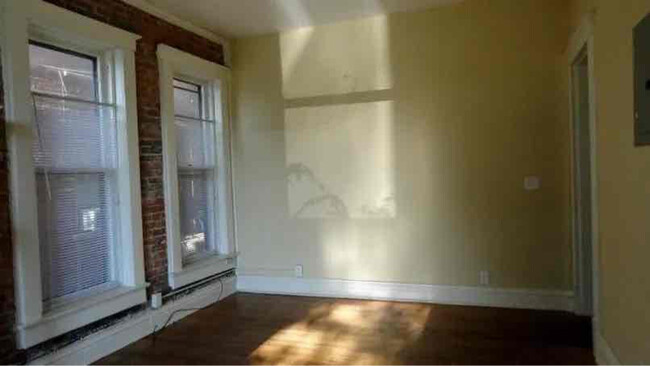 Building Photo - 302 N 9th St
