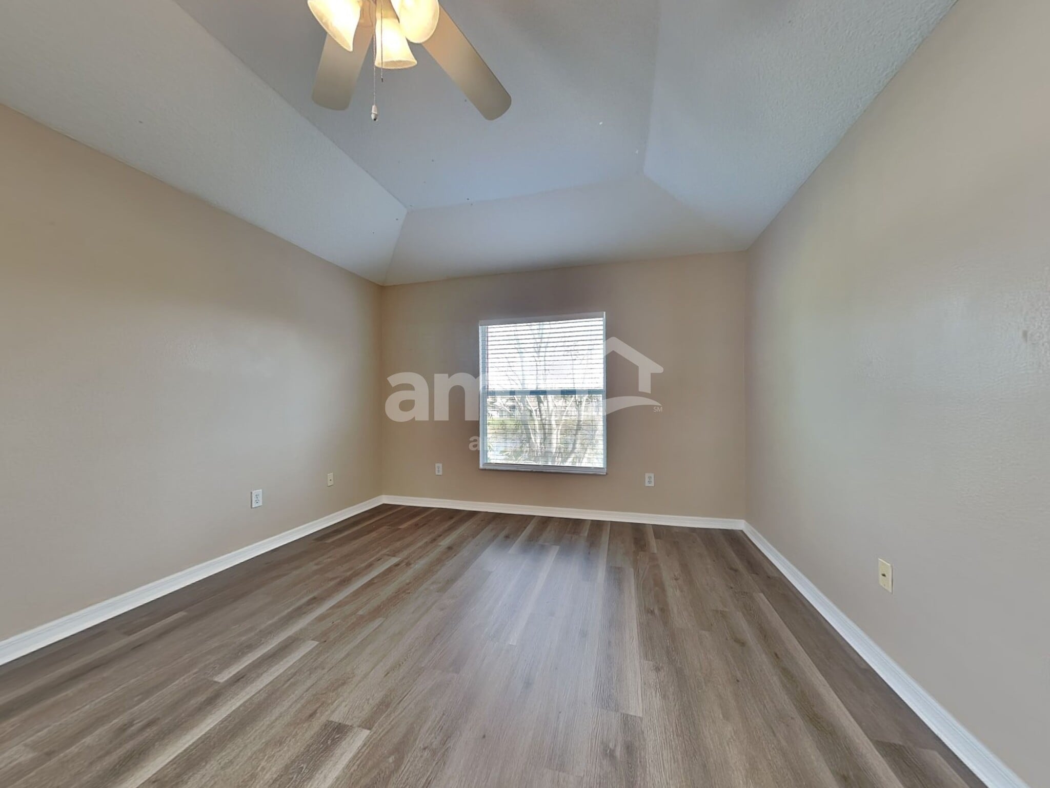 Building Photo - 15534 Lake Bella Vista Dr