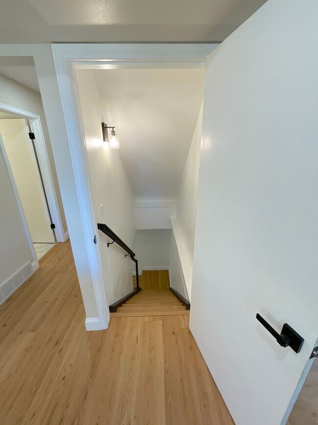 Building Photo - 4 Bedroom Home Available Near E Cheyenne M...