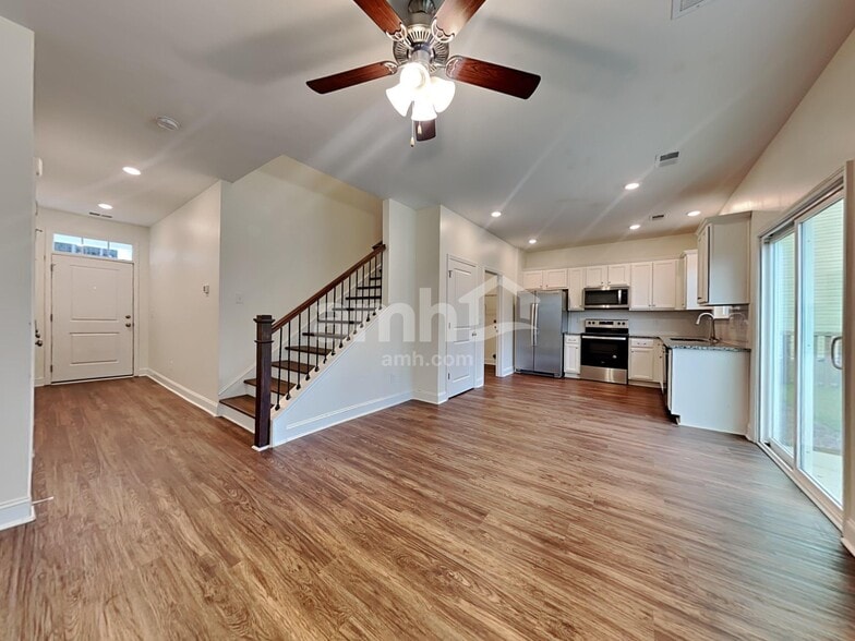 Building Photo - 334 Azore Way