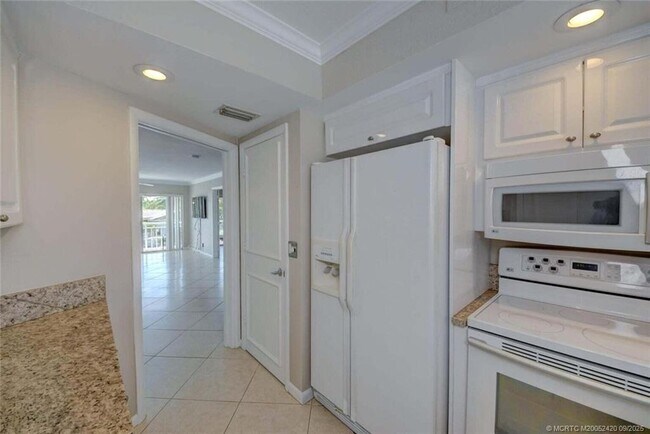 Building Photo - 68 Yacht Club Dr