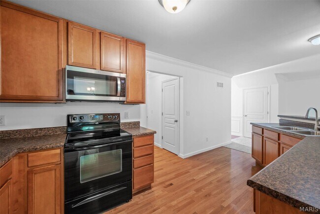 Building Photo - 499 Parkgate Dr