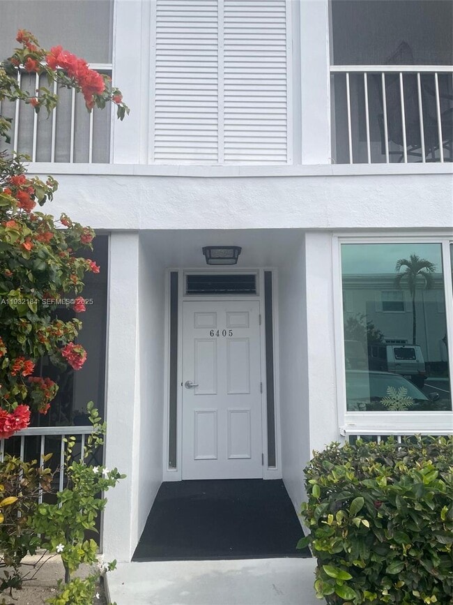 Building Photo - 6405 Bay Club Dr